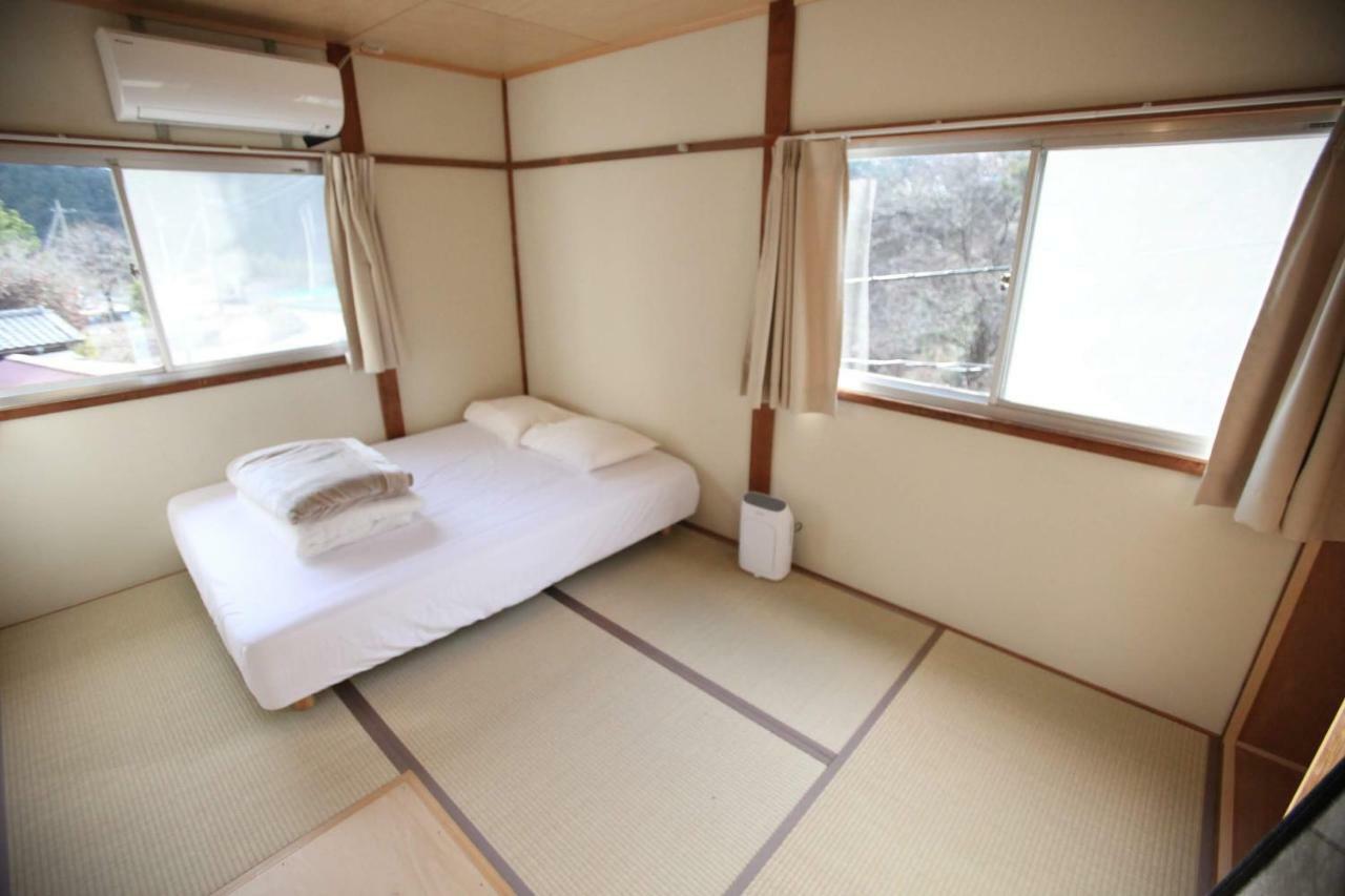 山の中の一棟貸切宿 五番地 Nambu (Yamanashi) Dış mekan fotoğraf